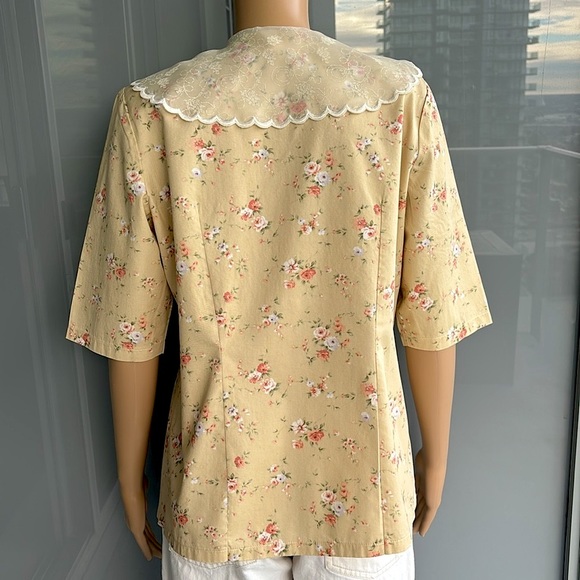 Vintage Floral Cream Top - Picture 2 of 10